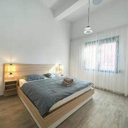 Gega - 2 Bedrooms Apartman Durrës