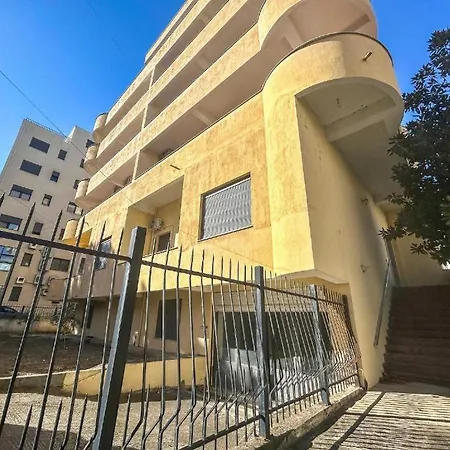 Gega - 2 Bedrooms Apartman Durrës