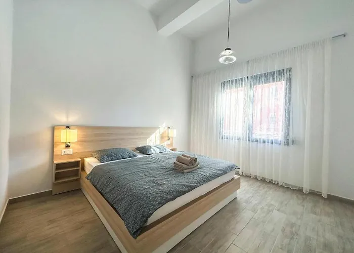 Gega - 2 Bedrooms 아파트 Durrës